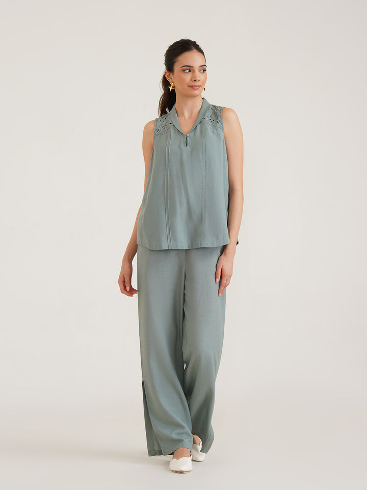 HERA – Embroidered Linen Top