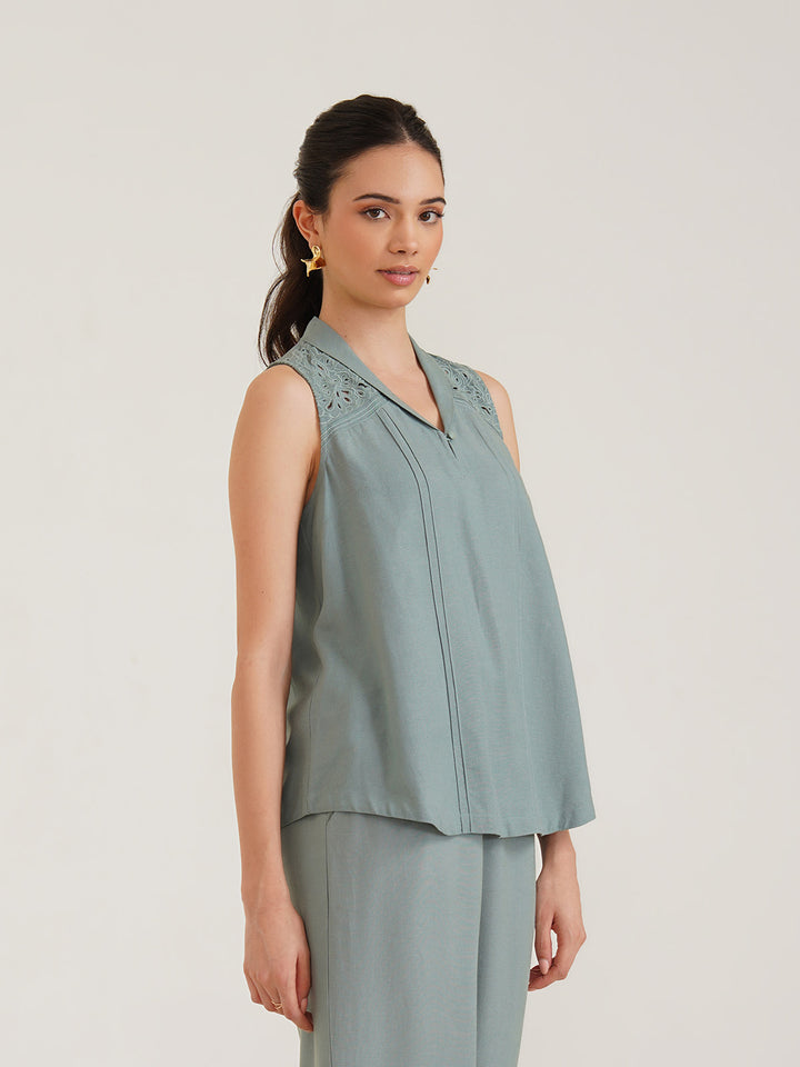 HERA – Embroidered Linen Top