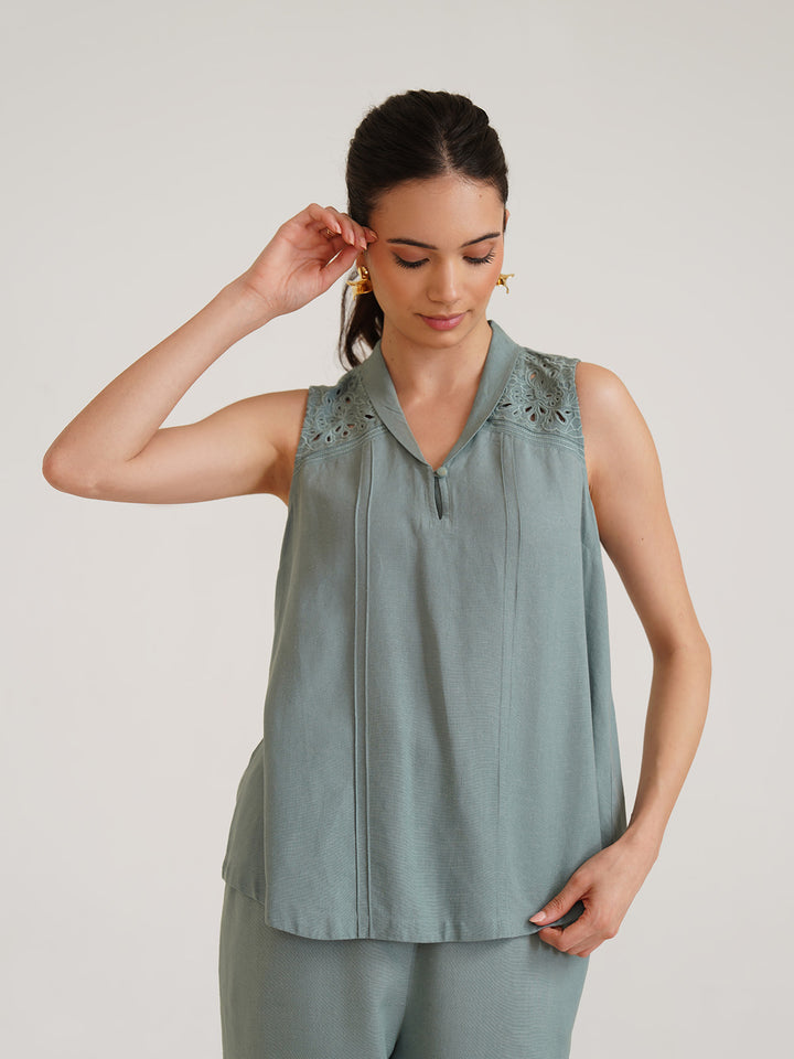 HERA – Embroidered Linen Top