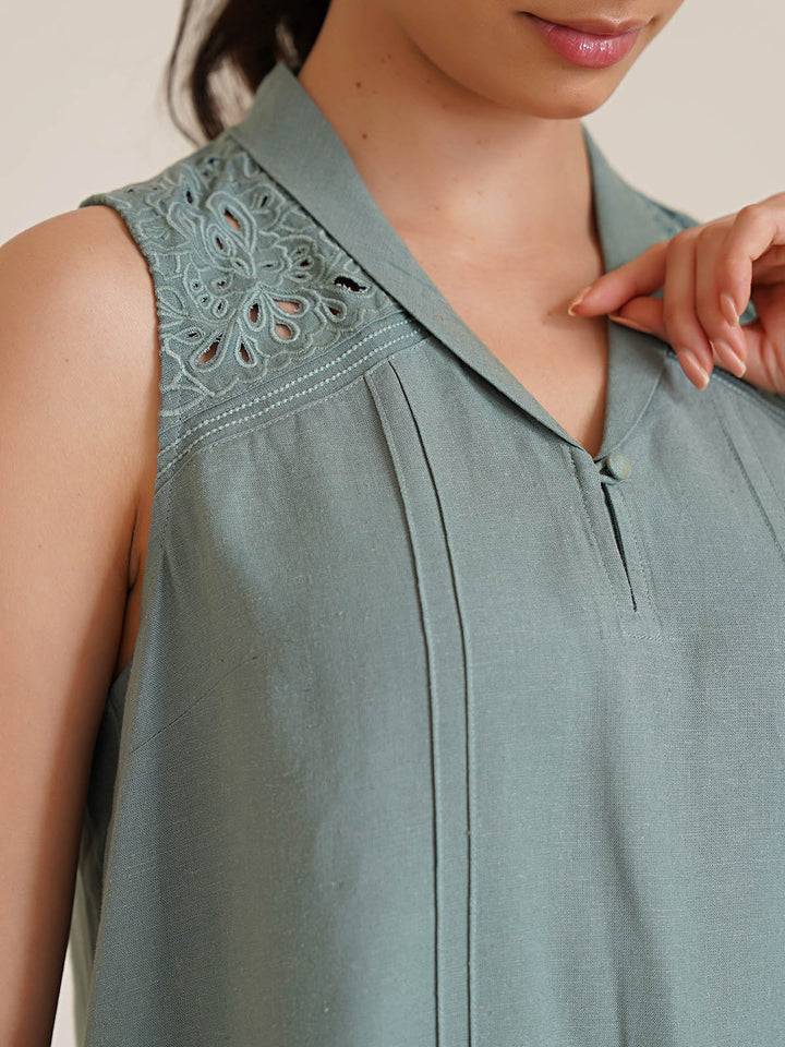 HERA – Embroidered Linen Top