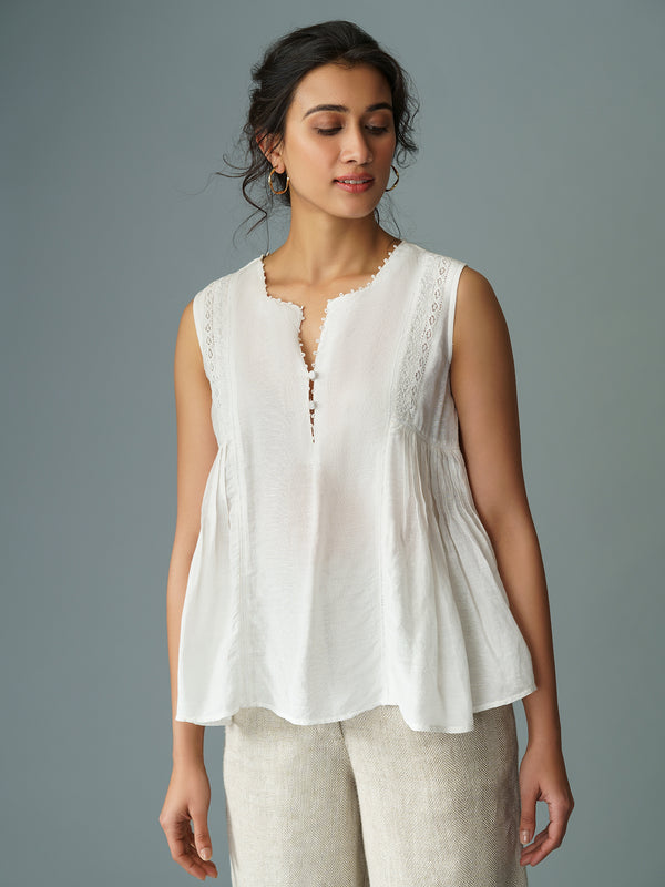 ZOLA - Flattering Top with a Flared Bodice in Silky Linen